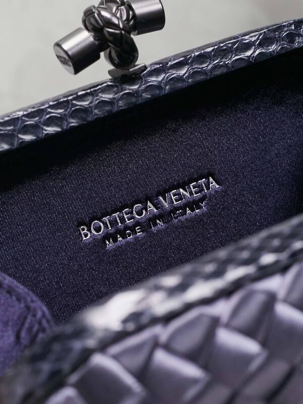 Bottega Veneta Gray shoulder bag — AAA Quality Replica