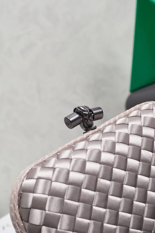 Bottega Veneta Silver shoulder bag — 1:1 Replica