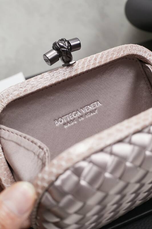 Bottega Veneta Silver shoulder bag — 1:1 Replica