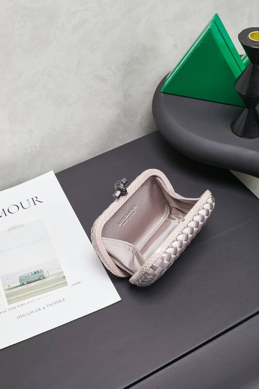 Bottega Veneta Silver shoulder bag — 1:1 Replica