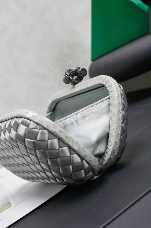 Bottega Veneta Silver shoulder bag — Top Quality Replica