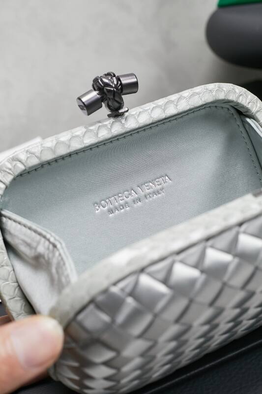 Bottega Veneta Silver shoulder bag — Top Quality Replica
