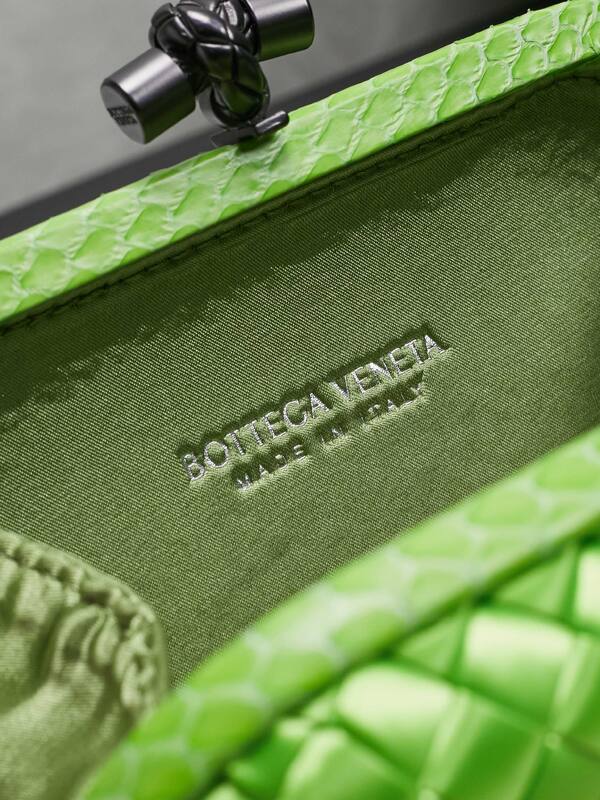 Bottega Veneta Green shoulder bag — AAA Quality Replica
