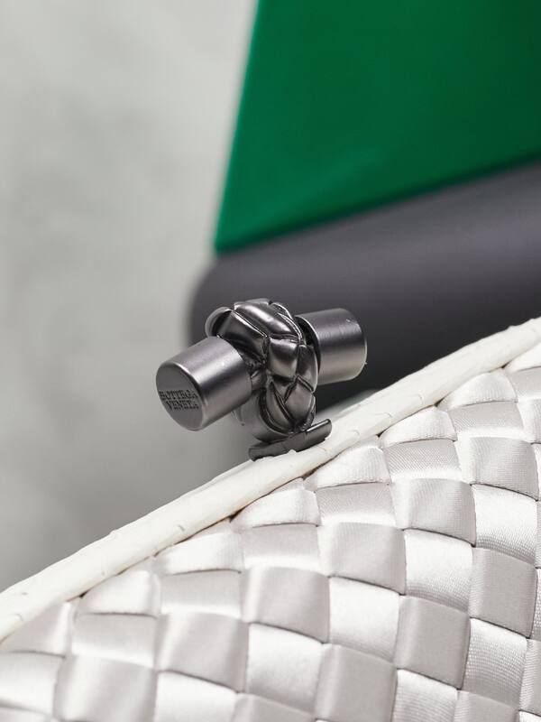 Bottega Veneta White shoulder bag — AAA Quality Replica