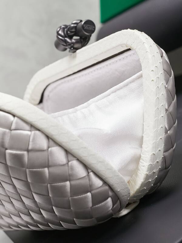 Bottega Veneta White shoulder bag — AAA Quality Replica