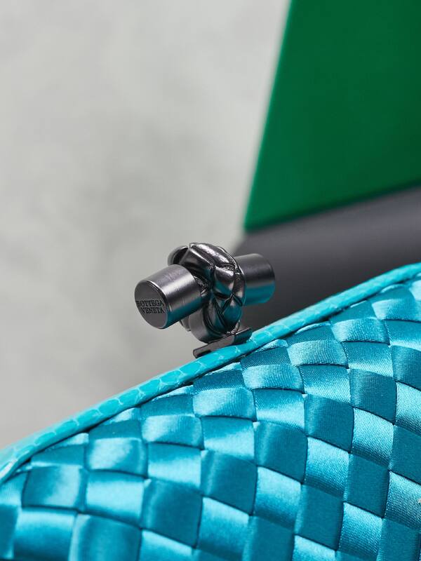 Bottega Veneta shoulder bag — Top Quality Replica