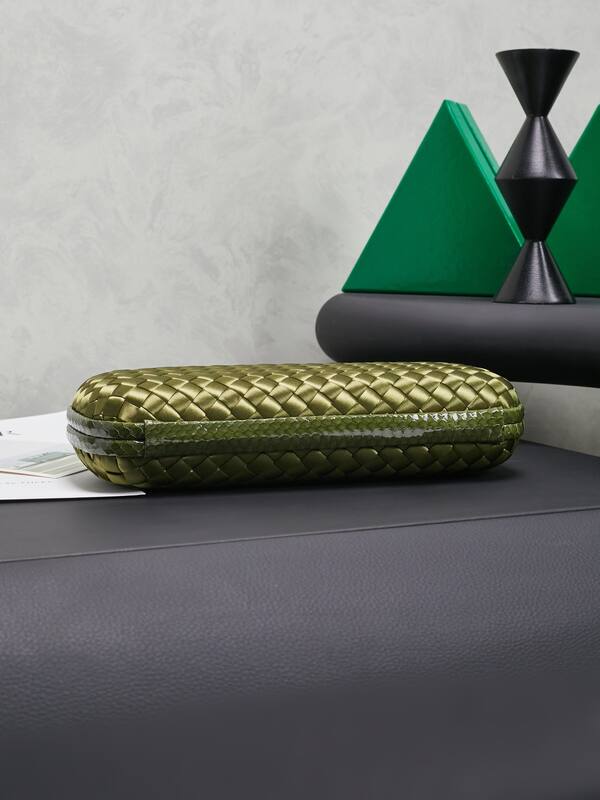 Bottega Veneta Olive green Intreccio woven satin clutch — 1:1 Replica