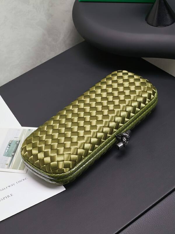 Bottega Veneta Olive green Intreccio woven satin clutch — 1:1 Replica