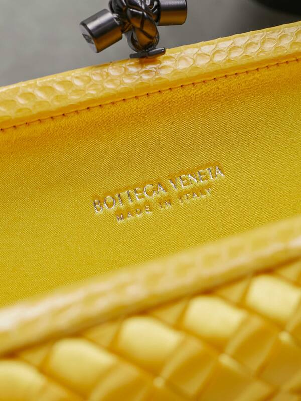 Bottega Veneta shoulder bag — Top Quality Replica
