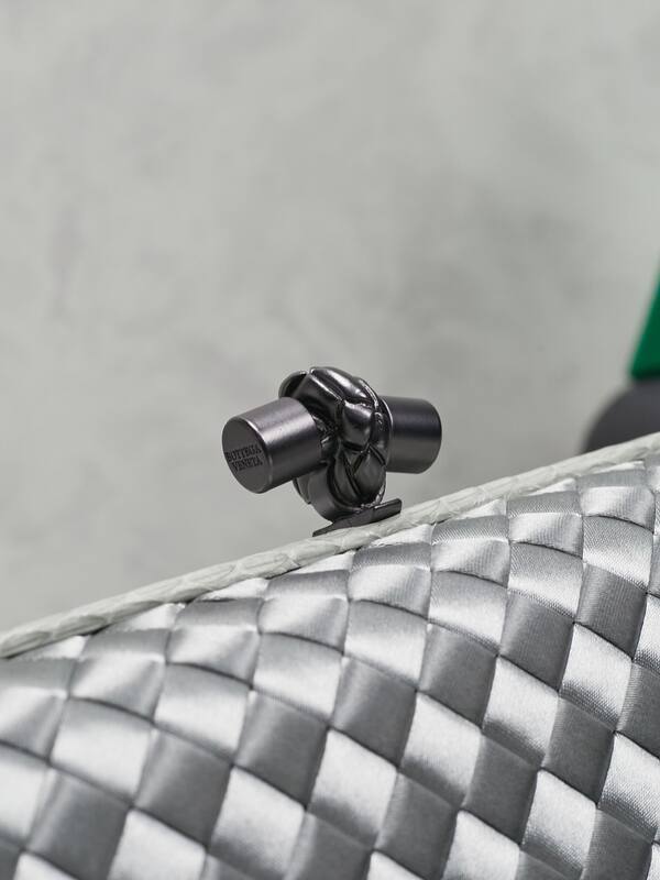 Bottega Veneta Silver shoulder bag — 1:1 Replica