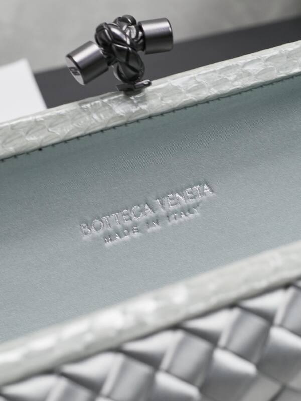 Bottega Veneta Silver shoulder bag — 1:1 Replica