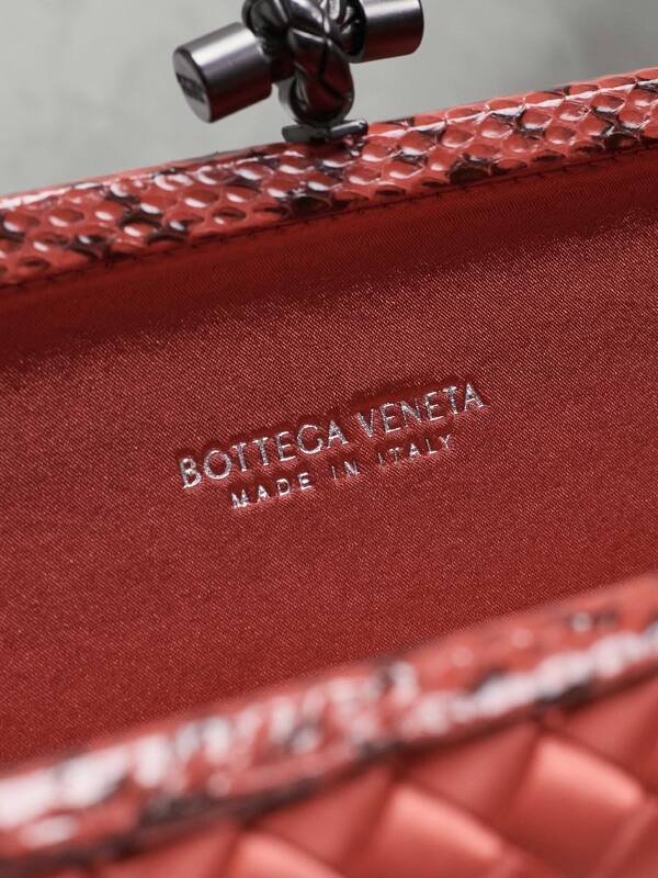 Bottega Veneta shoulder bag — Top Quality Replica