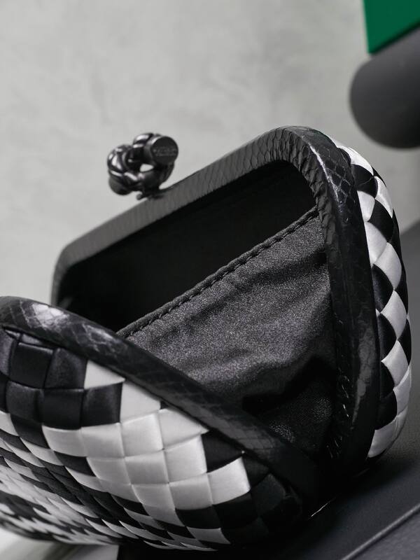 Bottega Veneta Black shoulder bag — 1:1 Replica