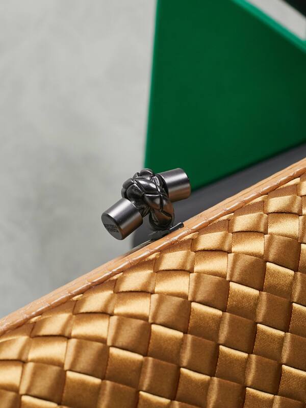 Bottega Veneta shoulder bag — Top Quality Replica