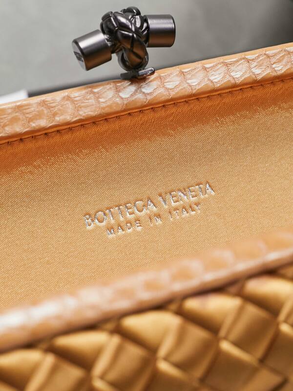 Bottega Veneta shoulder bag — Top Quality Replica