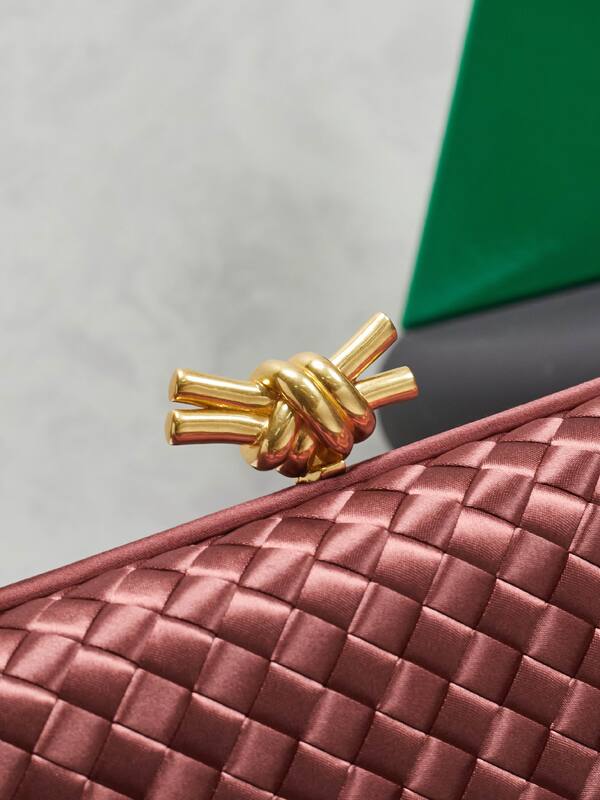 Bottega Veneta Knot Clutch Burgundy Satin clutch — AAA Quality Replica