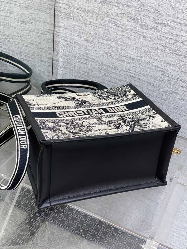 Dior Black and White tote — 1:1 Replica