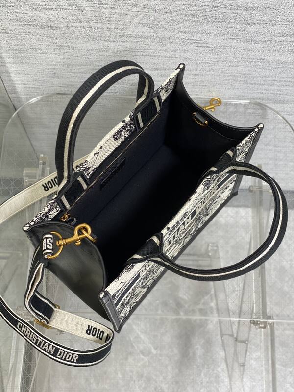 Dior Black and White tote — 1:1 Replica