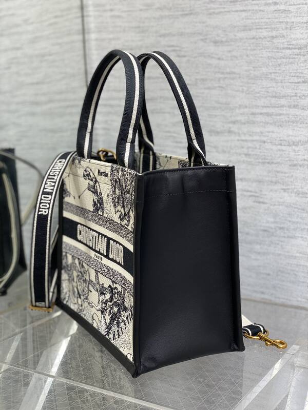 Dior Black and White tote — 1:1 Replica