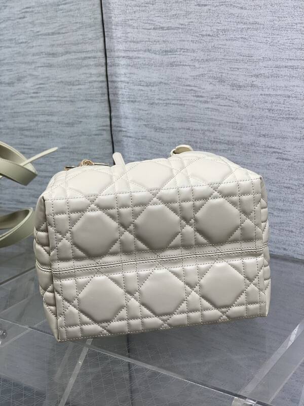 Dior Lady White handbag — Premium Replica