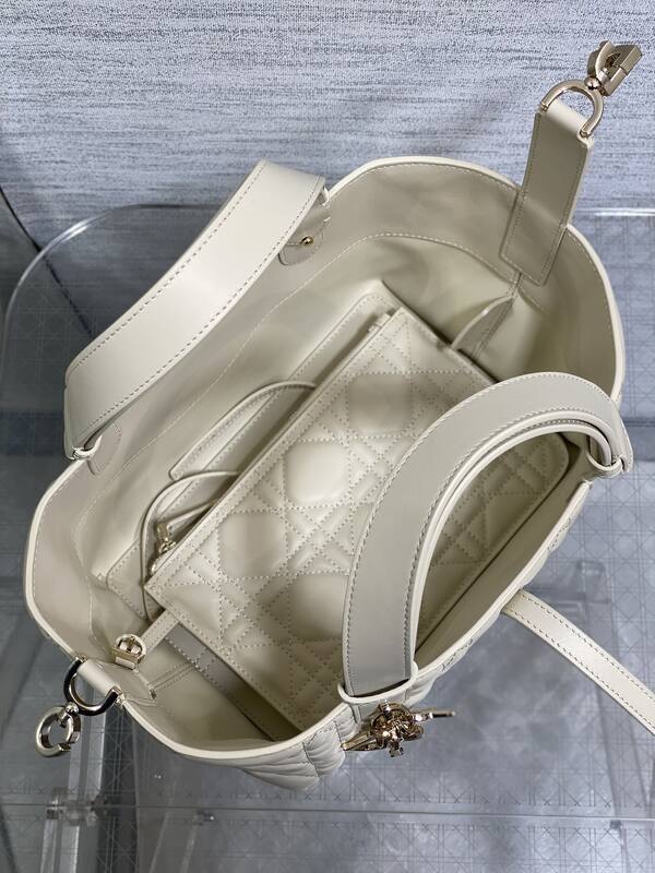 Dior Lady White handbag — Premium Replica