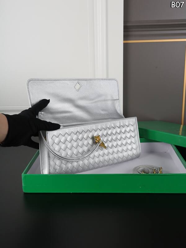 Bottega Veneta Silver shoulder bag — 1:1 Replica