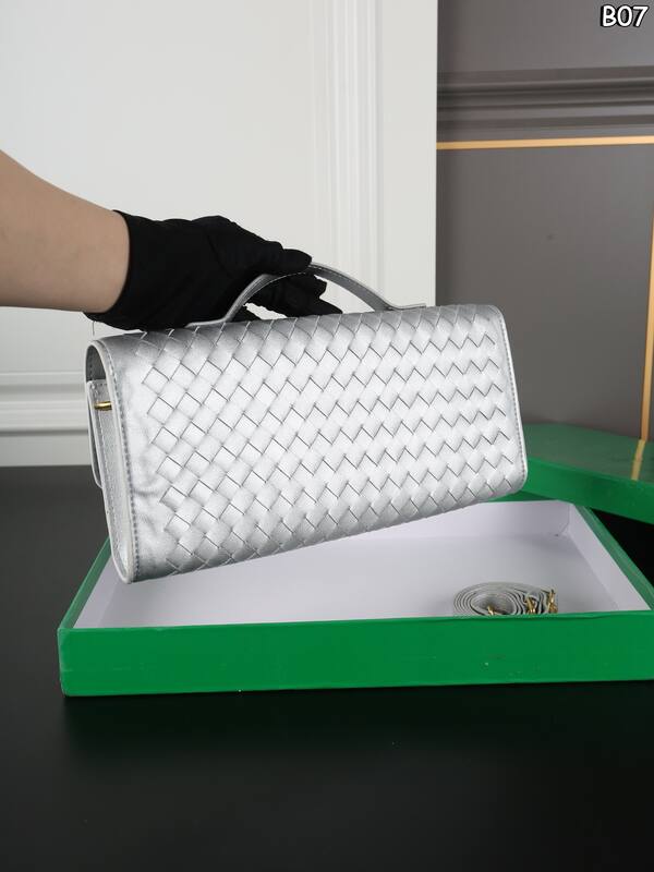Bottega Veneta Silver shoulder bag — 1:1 Replica