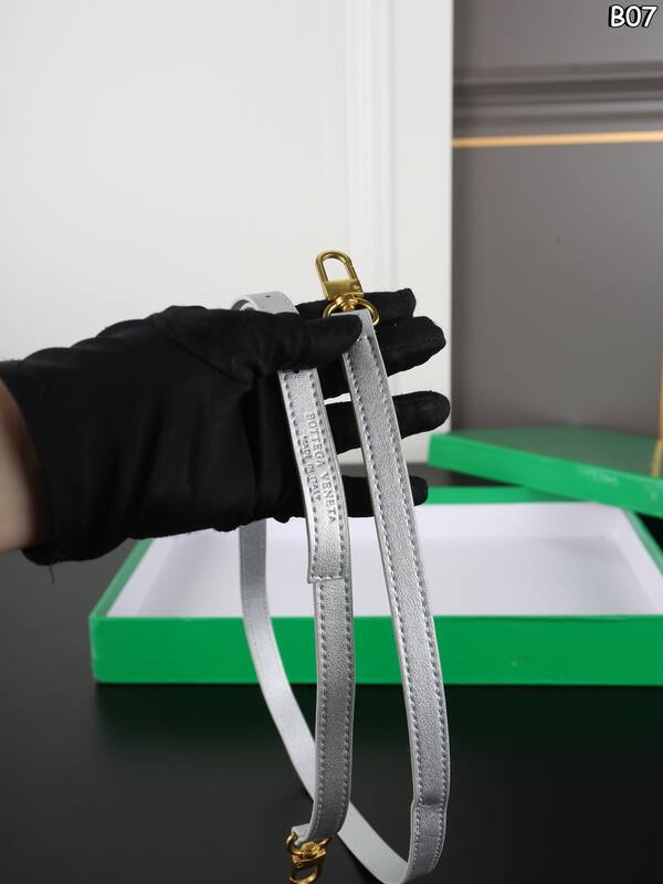 Bottega Veneta Silver shoulder bag — 1:1 Replica