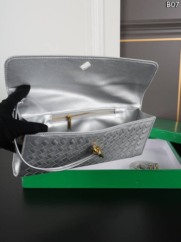 Bottega Veneta Silver shoulder bag — 1:1 Replica