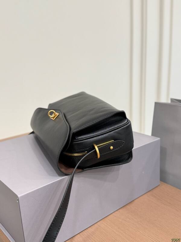 Balenciaga Black shoulder bag — Premium Replica