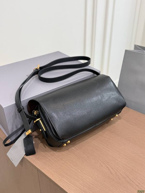 Balenciaga Black shoulder bag — Premium Replica