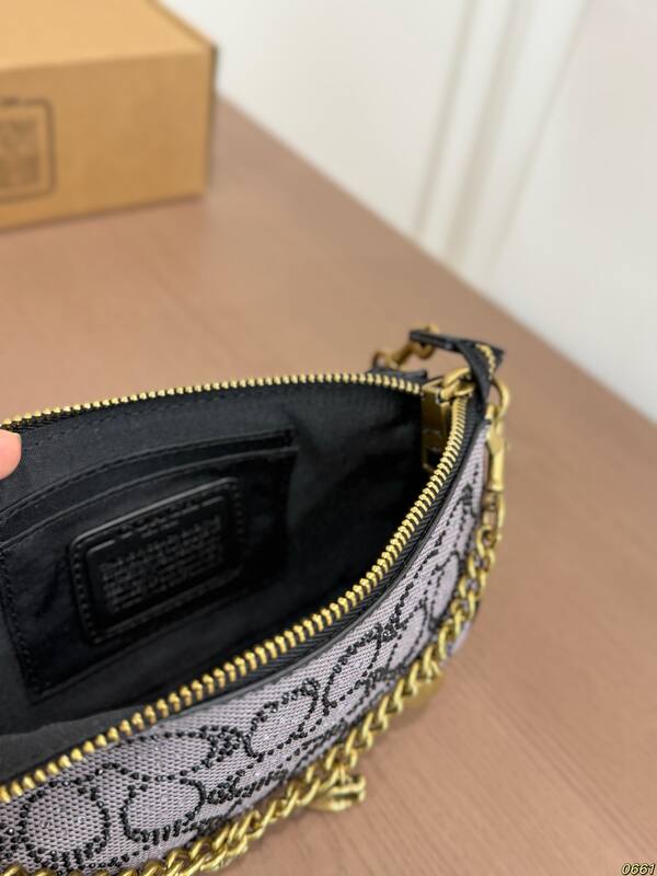 Coach Monogram 25x18x10cm shoulder bag — 1:1 Replica