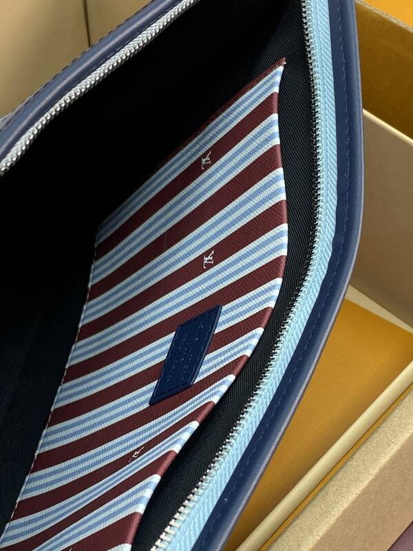 Louis Vuitton Pochette Voyage Light Blue Monogram 27 x travel — Premium Replica