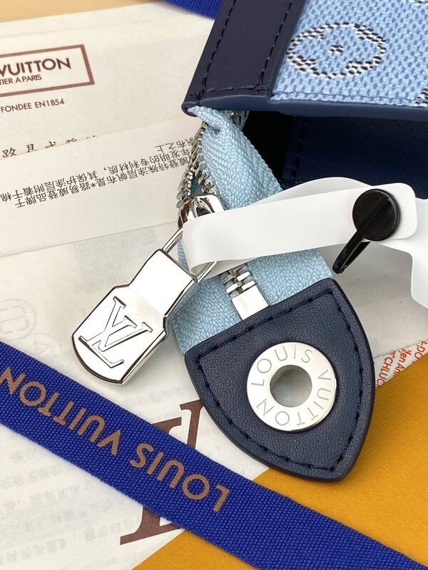 Louis Vuitton Pochette Voyage Light Blue Monogram 27 x travel — Premium Replica