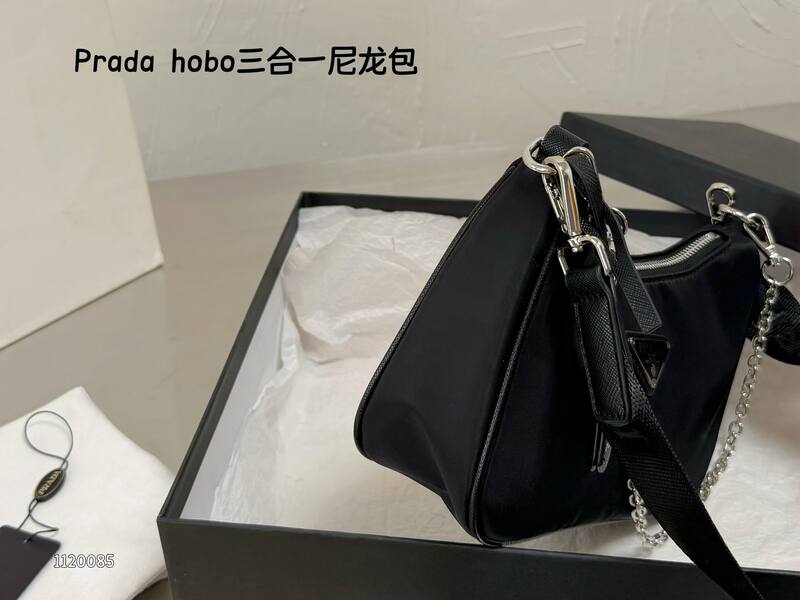 Prada Re-Edition Black shoulder bag — AAA Quality Replica