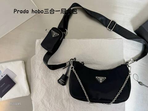 Prada Re-Edition Black 22x17cm shoulder bag AAA Quality Replica