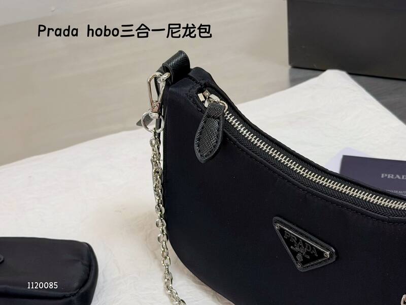 Prada Re-Edition Black shoulder bag — AAA Quality Replica