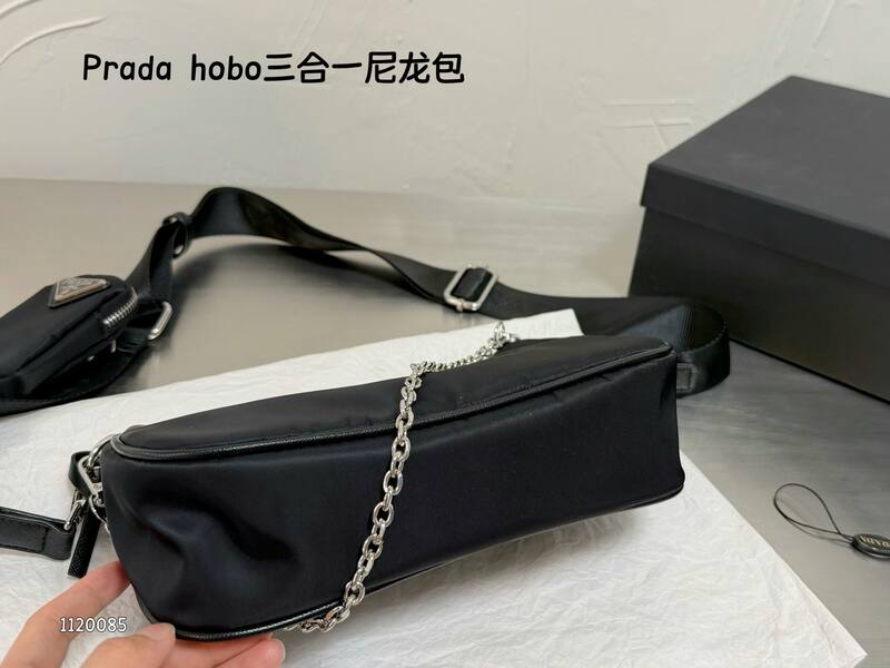 Prada Re-Edition Black shoulder bag — AAA Quality Replica