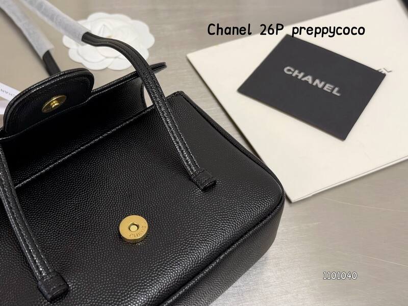 Chanel Black caviar leather shoulder — AAA Quality Replica