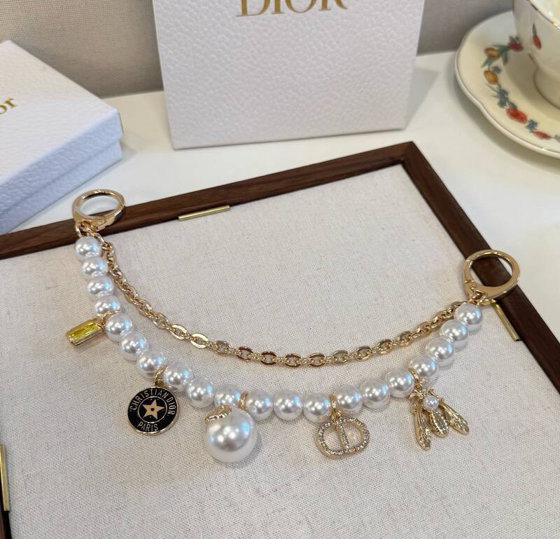 Dior Gold and pearl accessory — 1:1 Replica