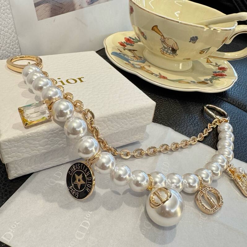 Dior Gold and pearl accessory — 1:1 Replica