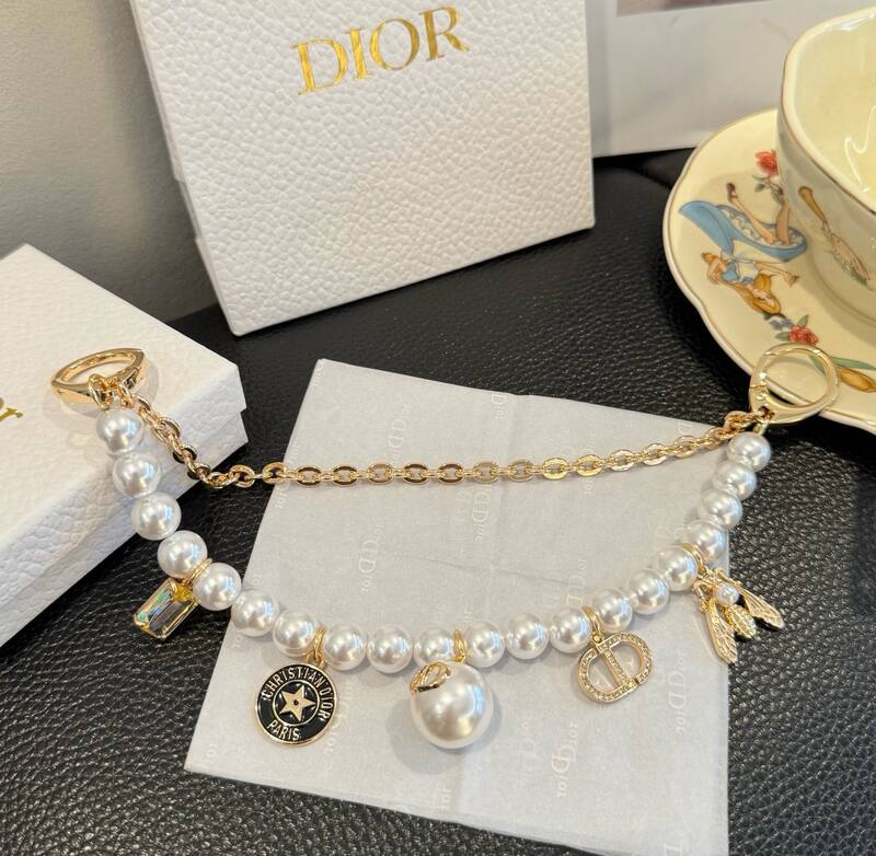 Dior Gold and pearl accessory — 1:1 Replica