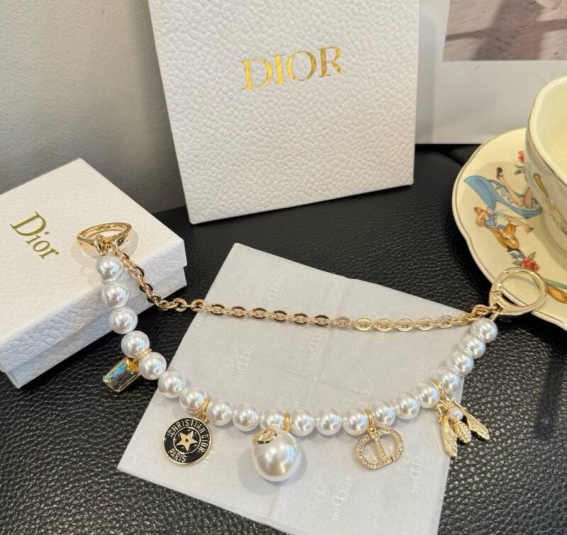 Dior Gold and pearl accessory — 1:1 Replica