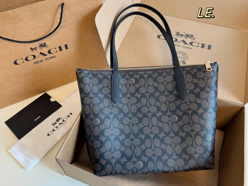 Coach Monogram shoulder bag — Top Quality Replica