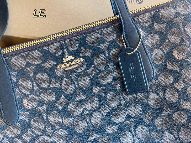 Coach Monogram shoulder bag — Top Quality Replica