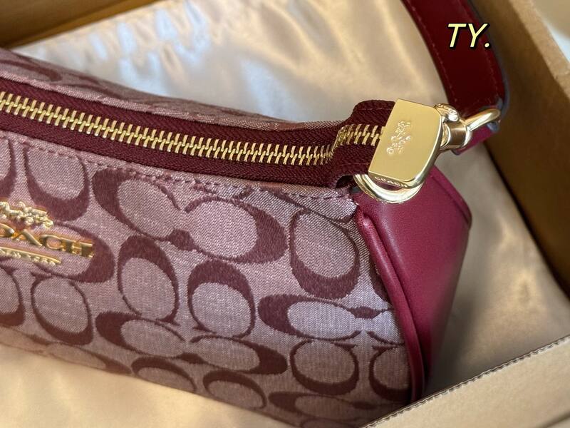 Coach shoulder bag — Premium Replica