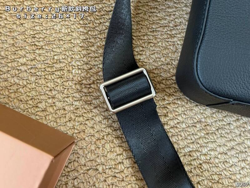Burberry Black grained leather 26×17cm crossbody — Premium Replica