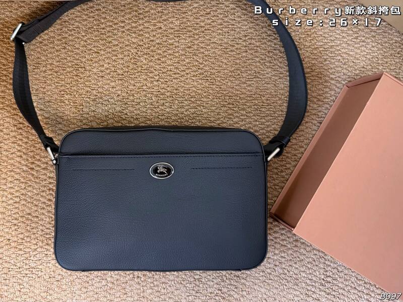 Burberry Black grained leather 26×17cm crossbody — Premium Replica