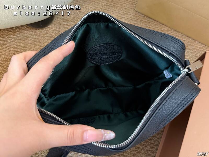 Burberry Black grained leather 26×17cm crossbody — Premium Replica