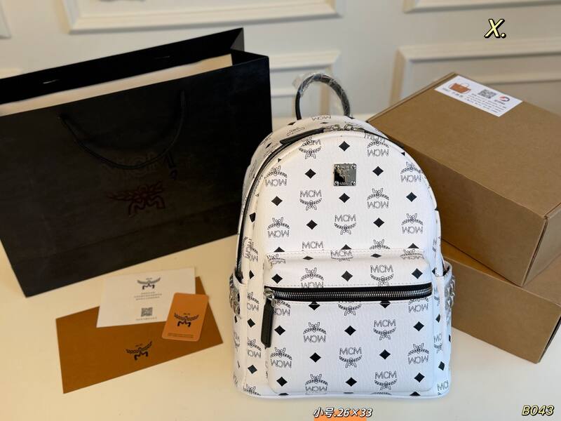 MCM Stark Black Visetos small 26×33cm backpack — 1:1 Replica